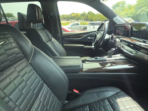 Used 2022 Cadillac Escalade Sport Platinum w/ LPO, ONYX Package AWD/4WD image 8