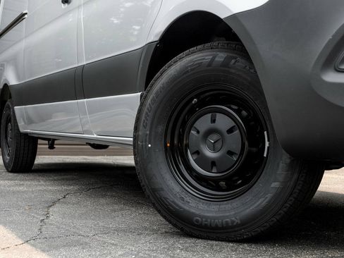 Used 2025 Mercedes-Benz Sprinter 2500 image 7