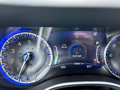 Used 2025 Chrysler Pacifica Select FWD image 15