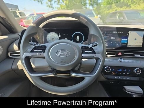 Used 2024 Hyundai Elantra SEL FWD image 4