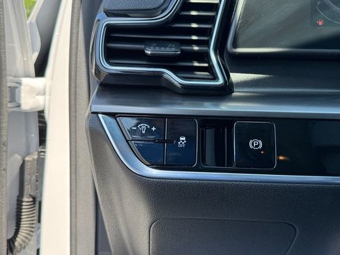 Used 2023 Kia Sportage EX image 31