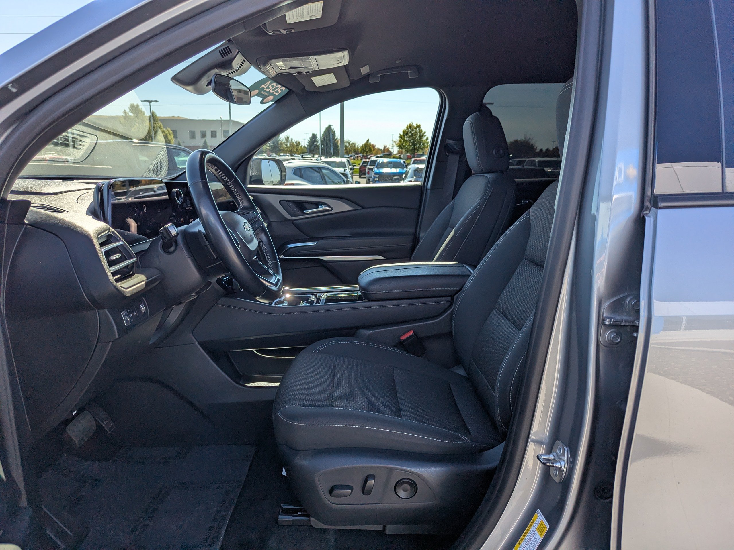 Certified 2024 Chevrolet Traverse LT FWD image 12