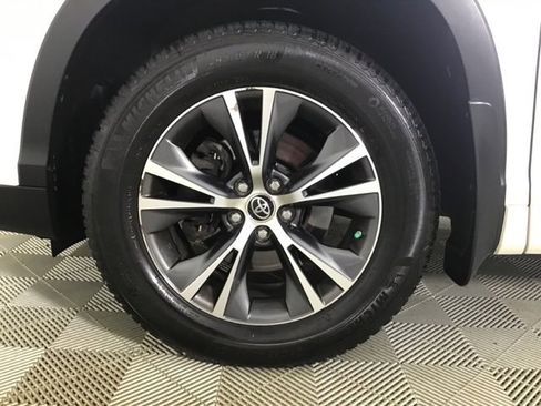 Used 2016 Toyota Highlander XLE image 28