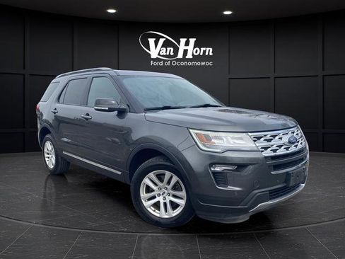 Used 2018 Ford Explorer XLT w/ Equipment Group 202A image 7