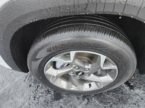 Used 2025 Chevrolet Trax LT w/ LT Convenience Package FWD image 19