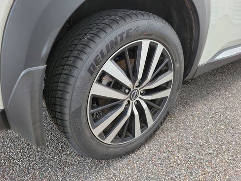 Used 2024 Nissan Pathfinder Platinum w/ Black Appearance Package image 26