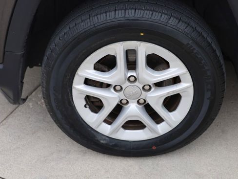 Used 2018 Jeep Compass Sport image 30