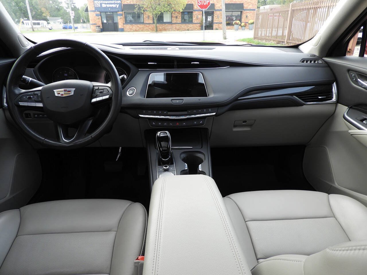 Used 2021 Cadillac XT4 Premium Luxury AWD/4WD image 23