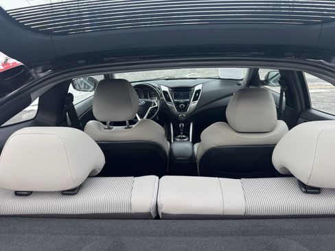 Used 2013 Hyundai Veloster w/ Style Pkg image 19