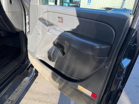 Used 2005 Chevrolet Silverado 2500 LS image 24