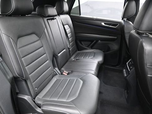 Used 2024 Volkswagen Atlas Cross Sport SEL AWD/4WD image 31