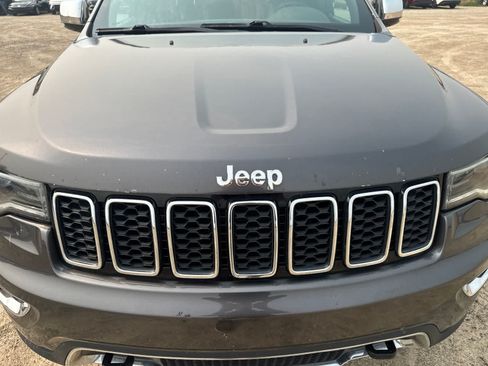 Used 2017 Jeep Grand Cherokee Limited w/ Luxury Group II AWD/4WD image 3