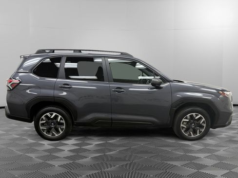 Used 2025 Subaru Forester Premium image 6