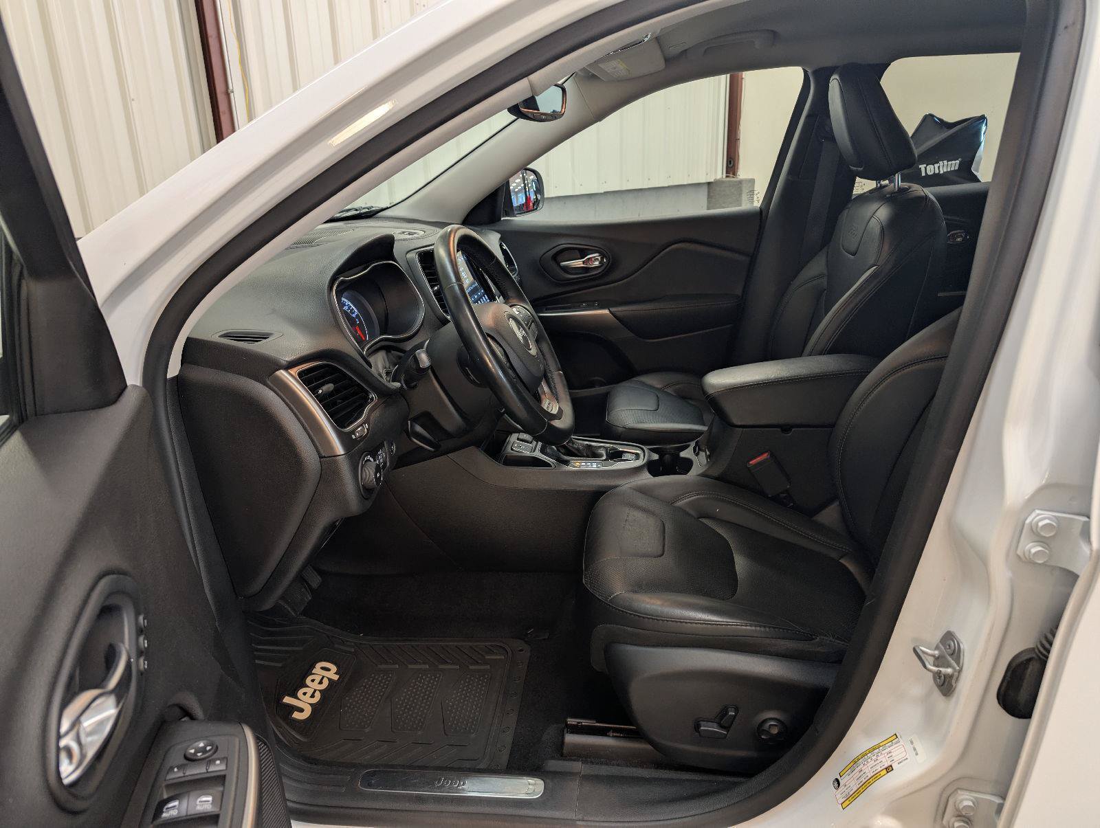Used 2019 Jeep Cherokee Limited FWD image 20