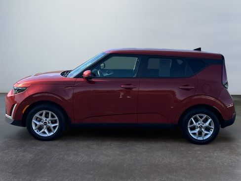 Used 2023 Kia Soul LX w/ LX Technology Package FWD image 2