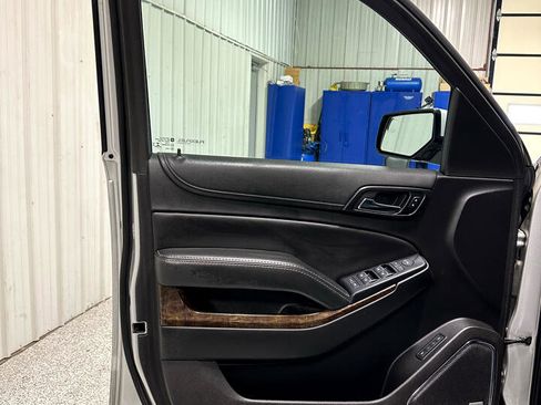 Used 2018 Chevrolet Suburban LT image 13