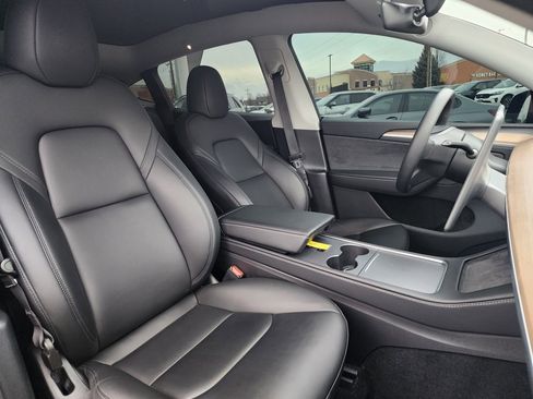 Used 2024 Tesla Model Y Long Range image 15
