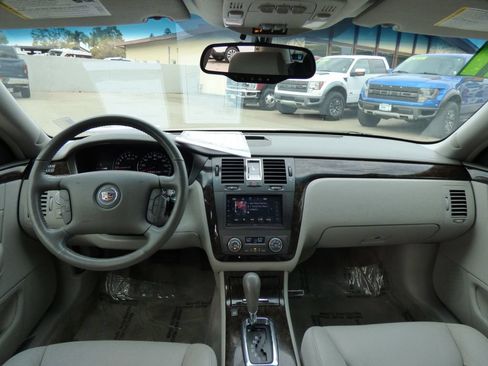 Used 2011 Cadillac DTS Luxury FWD image 18