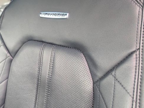 Used 2018 Ford Expedition Platinum AWD/4WD image 18