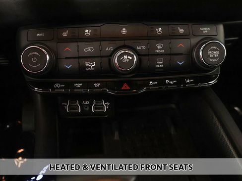 Used 2025 Dodge Durango GT AWD/4WD image 9
