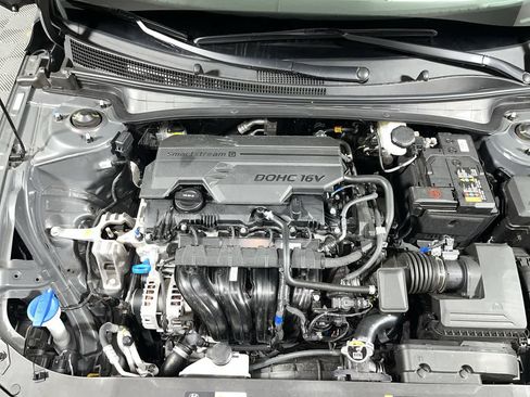 Used 2025 Hyundai Elantra Sport FWD image 12