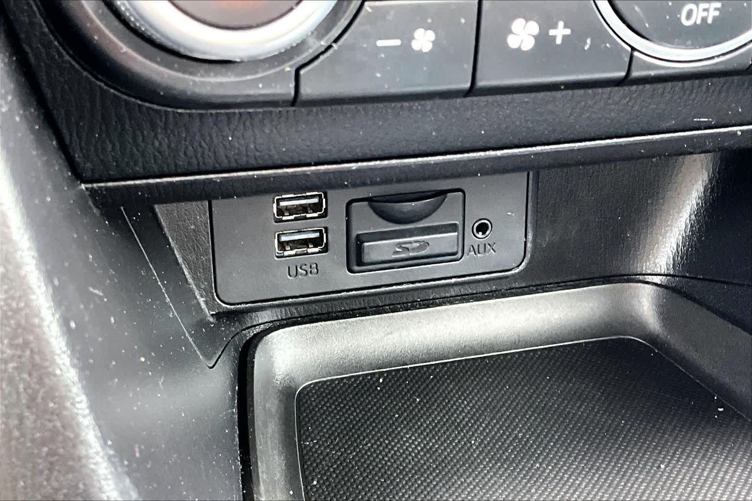 Used 2018 MAZDA MAZDA3 Touring FWD image 34