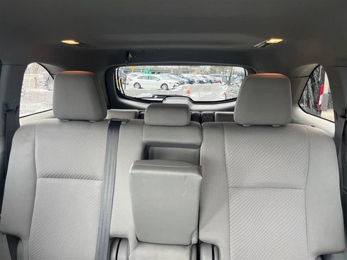 Used 2019 Toyota Highlander AWD V6 image 7