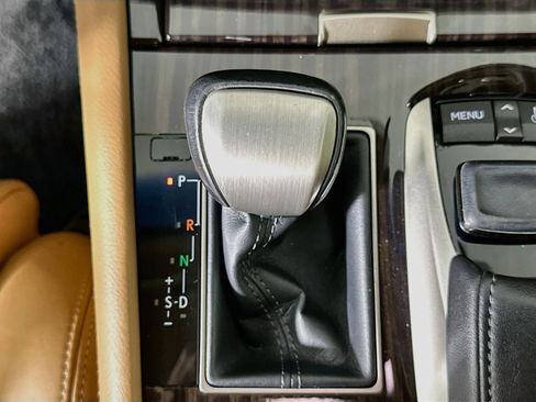 Used 2015 Lexus LS 460 w/ Comfort Package RWD image 25