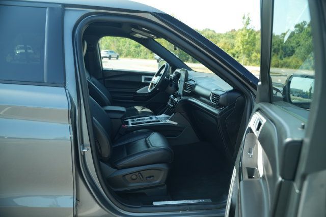 Used 2023 Ford Explorer Platinum w/ Technology Package AWD/4WD image 20