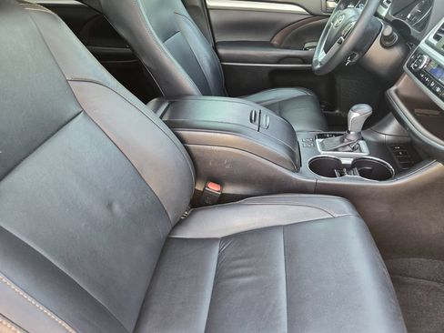 Used 2017 Toyota Highlander XLE FWD image 19