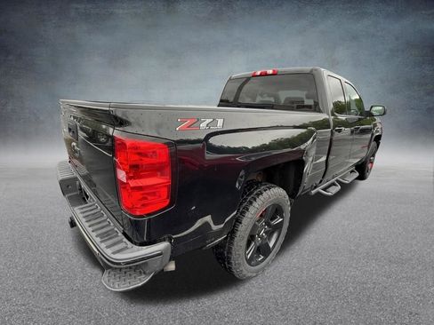 Used 2018 Chevrolet Silverado 1500 LT w/ Redline Edition AWD/4WD image 5