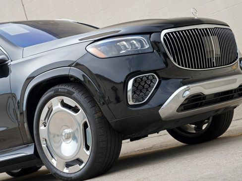 Used 2024 Mercedes-Benz Maybach GLS 600 4MATIC image 89