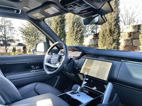New 2026 Land Rover Range Rover Long Wheelbase SE image 14