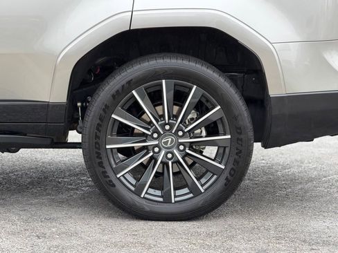 Used 2025 Lexus GX 550 w/ Cold Area Package AWD/4WD image 3