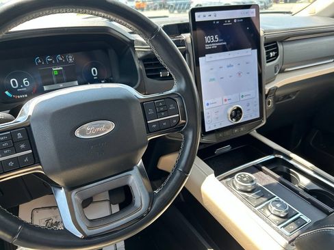 Used 2023 Ford Expedition Platinum AWD/4WD image 17
