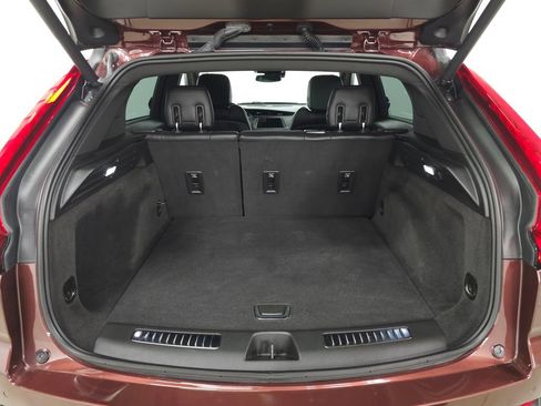 Certified 2023 Cadillac XT4 Premium Luxury AWD/4WD image 6