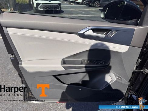 Used 2024 Volkswagen Taos SE image 19