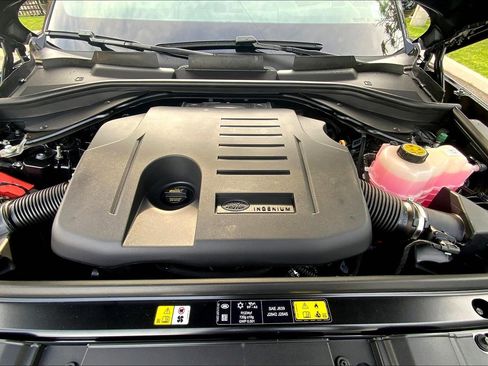 New 2025 Land Rover Range Rover SE image 16