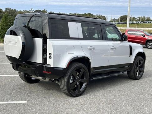 New 2026 Land Rover Defender 110 X-Dynamic SE image 5