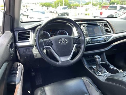 Used 2017 Toyota Highlander XLE FWD image 28