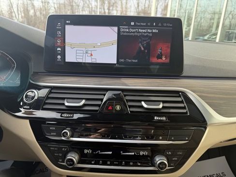 Used 2023 BMW 530i xDrive w/ Premium Package image 15