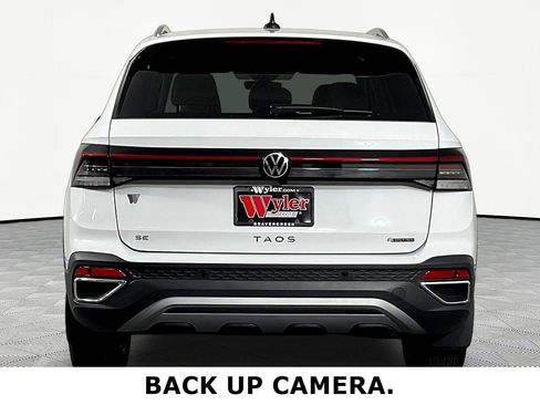 Used 2025 Volkswagen Taos SE AWD/4WD image 5