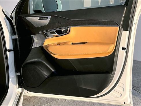 Used 2021 Volvo XC90 T8 Inscription w/ Protection Package Premier image 25