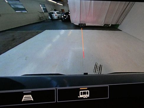 Used 2021 Chevrolet Silverado 1500 LT Trail Boss w/ Convenience Package II image 6