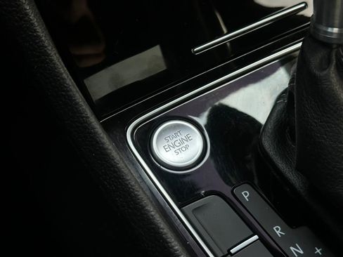 Used 2018 Volkswagen Passat GT image 34