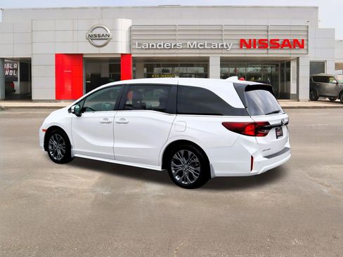 Used 2025 Honda Odyssey Touring image 5