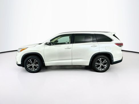 Used 2016 Toyota Highlander XLE FWD image 4