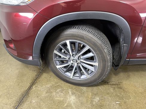 Used 2019 Toyota Highlander XLE AWD/4WD image 5
