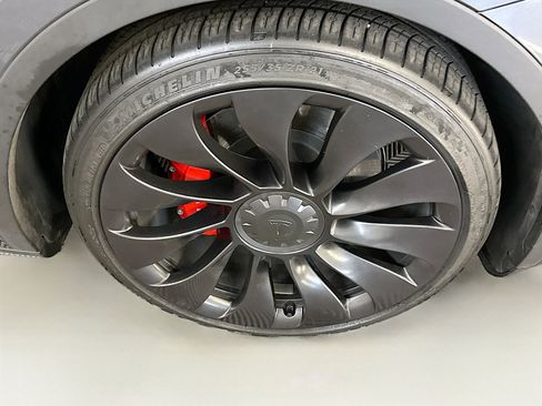 Used 2022 Tesla Model Y Performance image 11