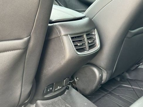 Used 2019 Chevrolet Malibu Premier FWD image 28